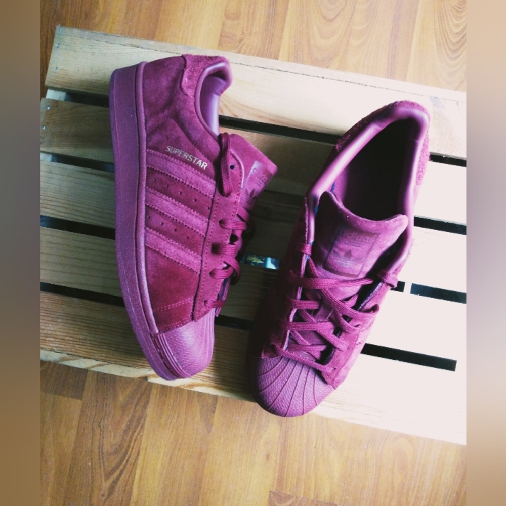 Women's Adidas sneakers